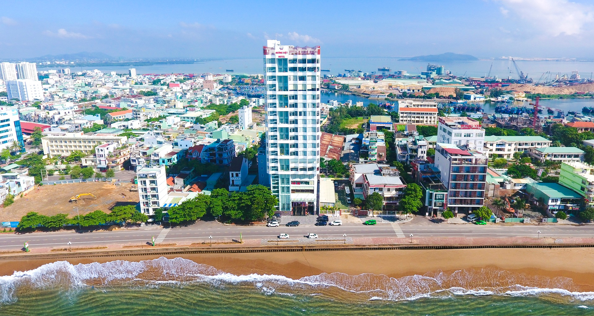 Khách sạn Hương Việt Quy Nhơn 4 sao – Vị trí biển siêu đẹp| 1900 599946
