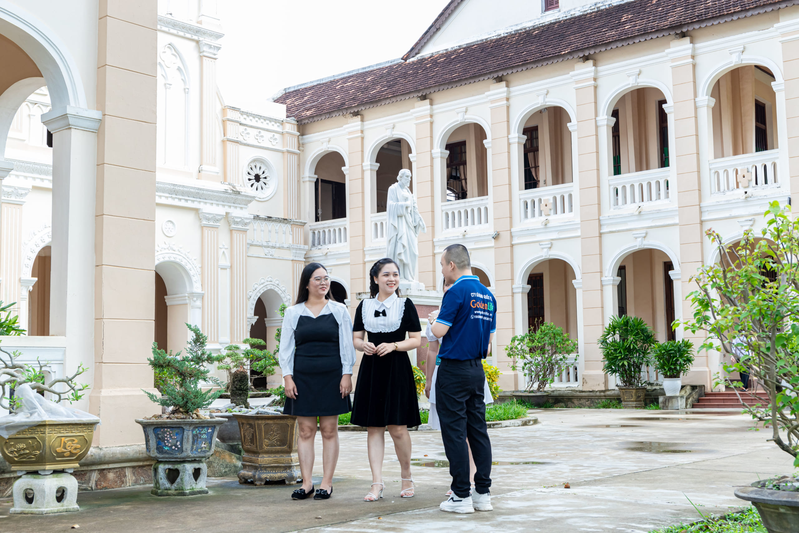 Tiểu chủng viện Làng Sông hây còn gọi nhầ thờ Làng Sông