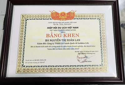 Bằng Khen của Hiệp Hội Du Lịch Việt Nam tặng Bà Nguyễn Thị Xuân Lan - Giám đốc Công ty TNHH Lữ Hành Quốc Tế Golden Life đã có thành tích xuất sắc trong quản lý điều hành doanh nghiệp, đạt danh hiệu: " Giám Đốc Lữ Hành tiêu biểu năm 2018"