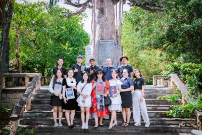 Team Golden Life Travel trong chuyến dã ngoại đến khu vực di tích Chữ Quốc Ngữ